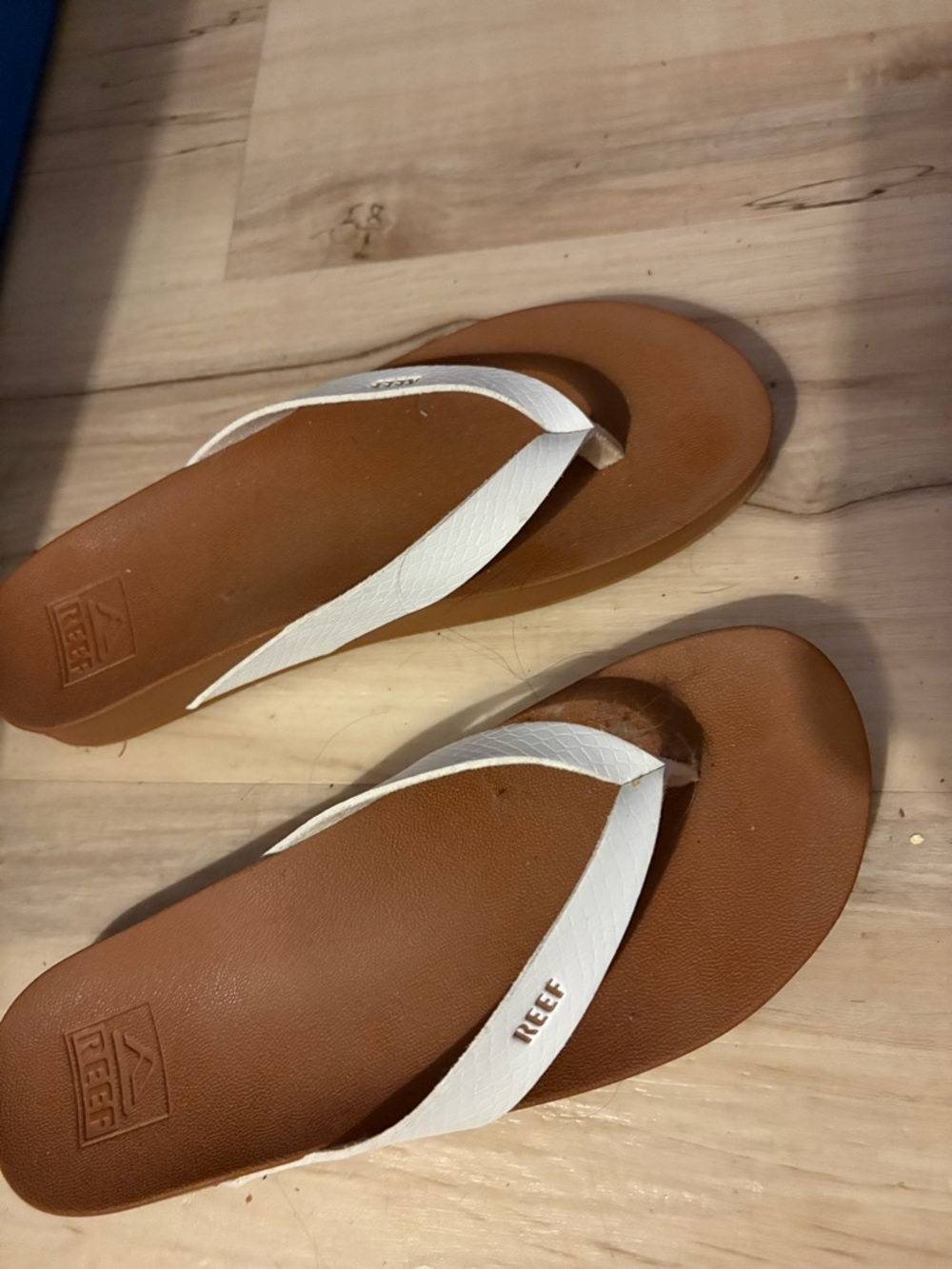 Reef Women’s Tan Footbed with White Strap Flip Flops